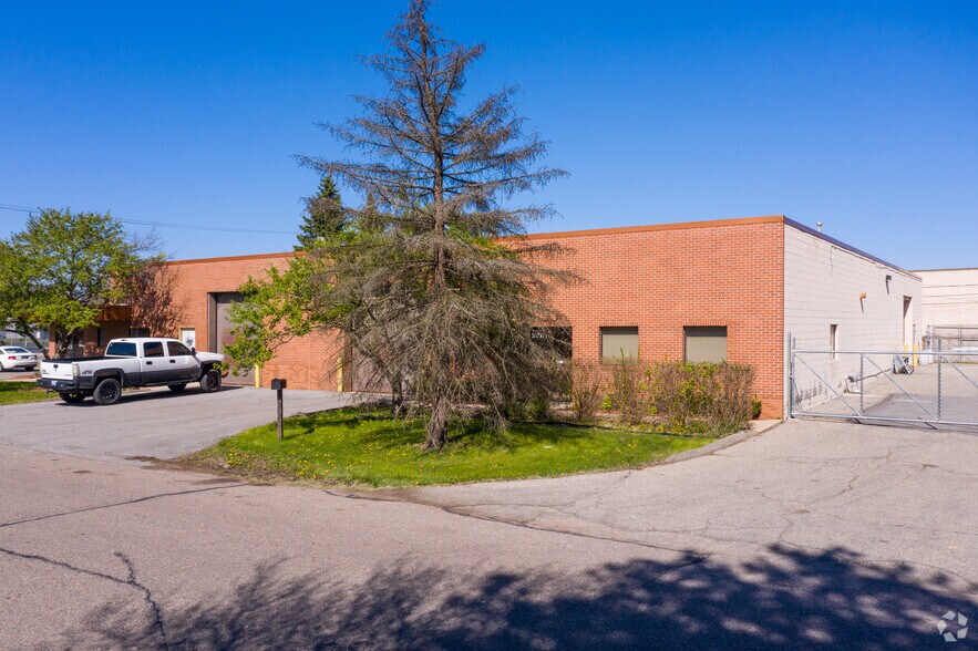 More Photos Of 31711-31715 W 8 Mile Rd, Livonia Warehouse For Lease