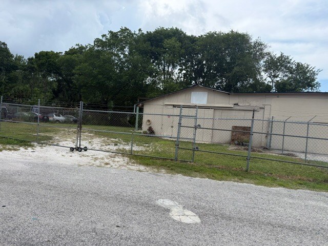 More Photos Of 1520 N Nova Rd, Daytona Beach Manufacturing For Lease