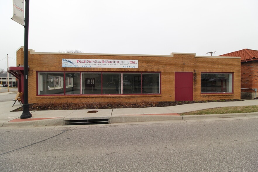 More Photos Of 5950 Nieman Rd, Shawnee Freestanding For Sale