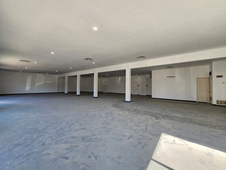 More Photos Of 601 N 4th St, Princeton Storefront Retail Office For Lease