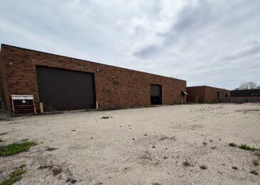 More Photos Of 375 Renner Dr, Elgin Warehouse For Sale