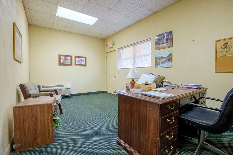 More Photos Of 167 Mill Run, Waverly Warehouse For Sale