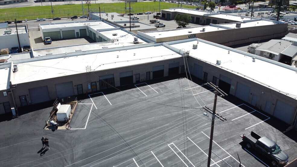 More Photos Of 12676 Pierce St, Pacoima Warehouse For Lease