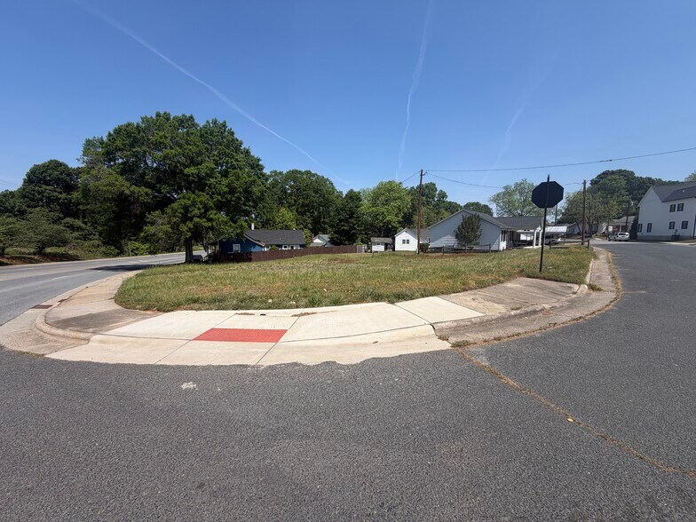 More Photos Of 677 Dale Earnhardt Blvd, Kannapolis General Retail For Lease