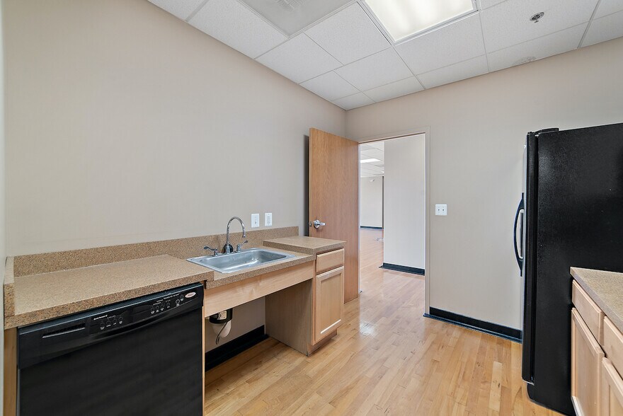 More Photos Of 44320 Premier Plaza, Ashburn Office For Sale