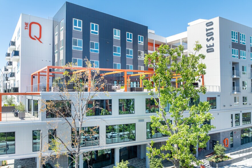 More Photos Of 21010 Erwin St, Woodland Hills Apartments For Lease