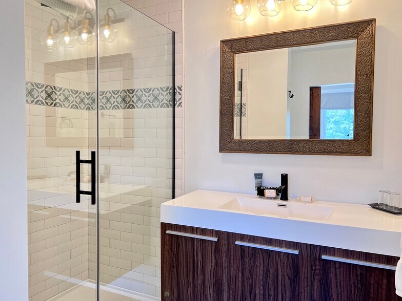 More Photos Of 3063 Bristol Rd, New Harbor Hospitality For Sale