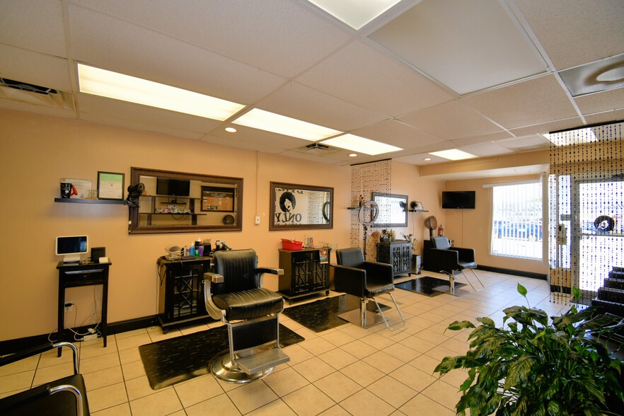 More Photos Of 128 E Orange Ave, Lake Wales General Retail For Sale