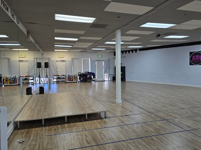 More Photos Of 4855 Hopyard Rd, Pleasanton Freestanding For Lease