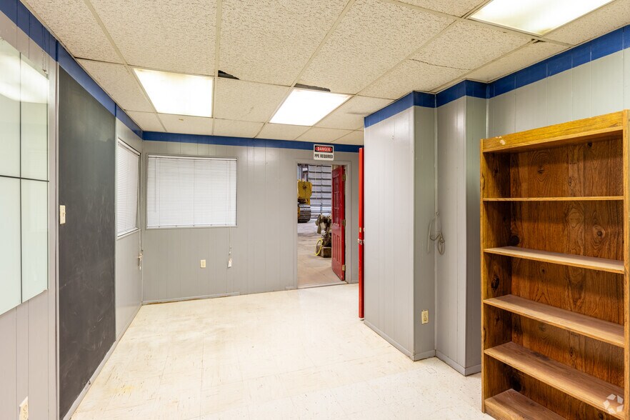 More Photos Of 1550 Laredo Dr, Odessa Warehouse For Sale