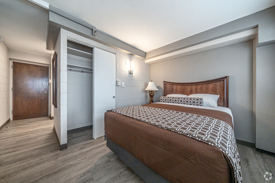 More Photos Of 311 N Ottawa St, Joliet Apartments For Lease