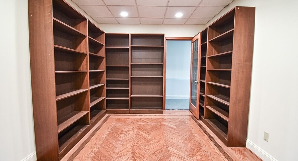 More Photos Of 8404 Georgia Ave, Silver Spring Office For Sale