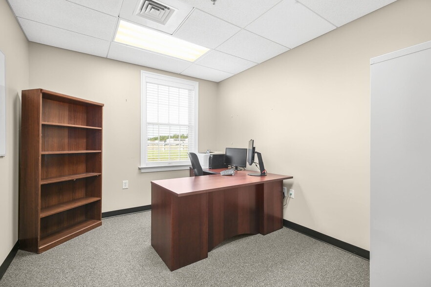 More Photos Of 3310 Shannon Park Dr, Fredericksburg Office For Sale