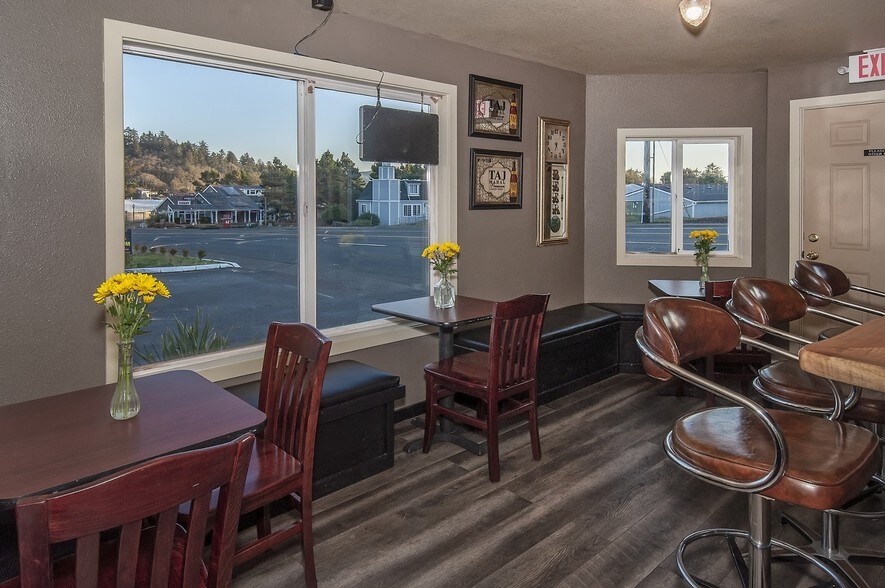 More Photos Of 4660 SE Highway 101, Lincoln City Restaurant For Sale