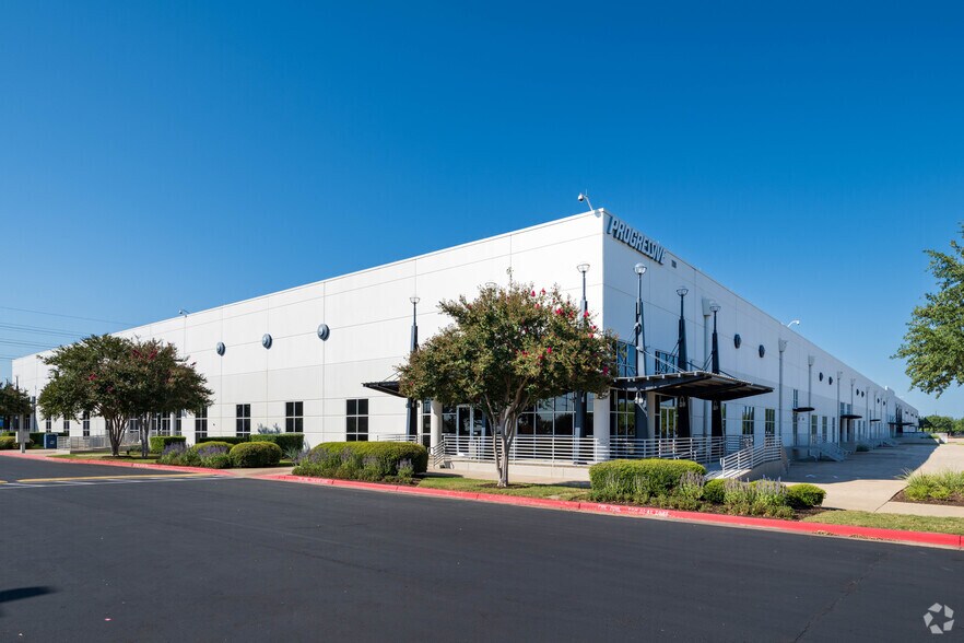 More Photos Of 7301 Metro Center Dr, Austin Flex For Lease