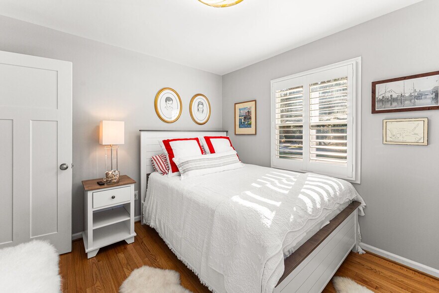 More Photos Of 97 Currell Cove Ln, White Stone Specialty For Sale