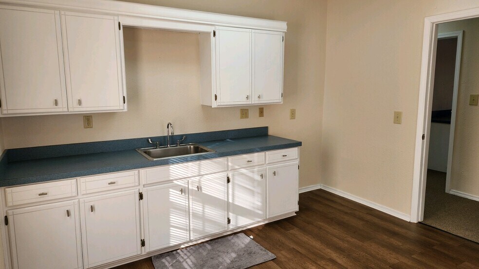 More Photos Of 214 N Oklahoma Ave, Shawnee Medical For Sale