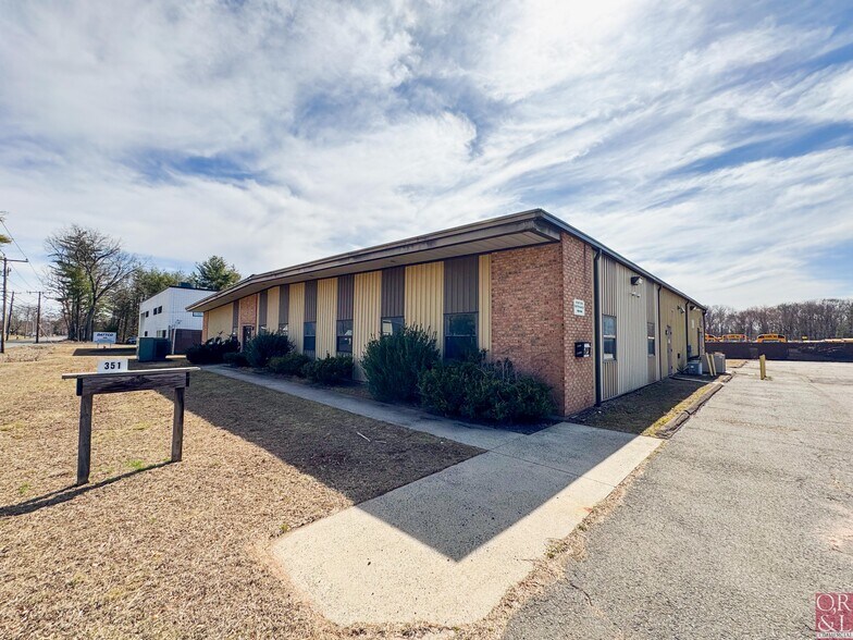 Primary Photo Of 351 Burnham St, East Hartford Light Manufacturing For Lease