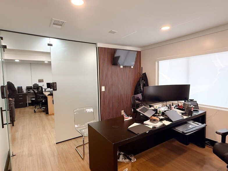 More Photos Of 3630 E 10th Ct, Hialeah Warehouse For Lease
