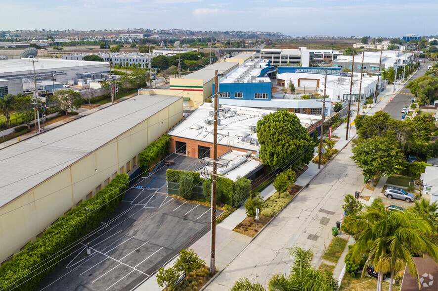 More Photos Of 12820 Panama St, Los Angeles Showroom For Lease