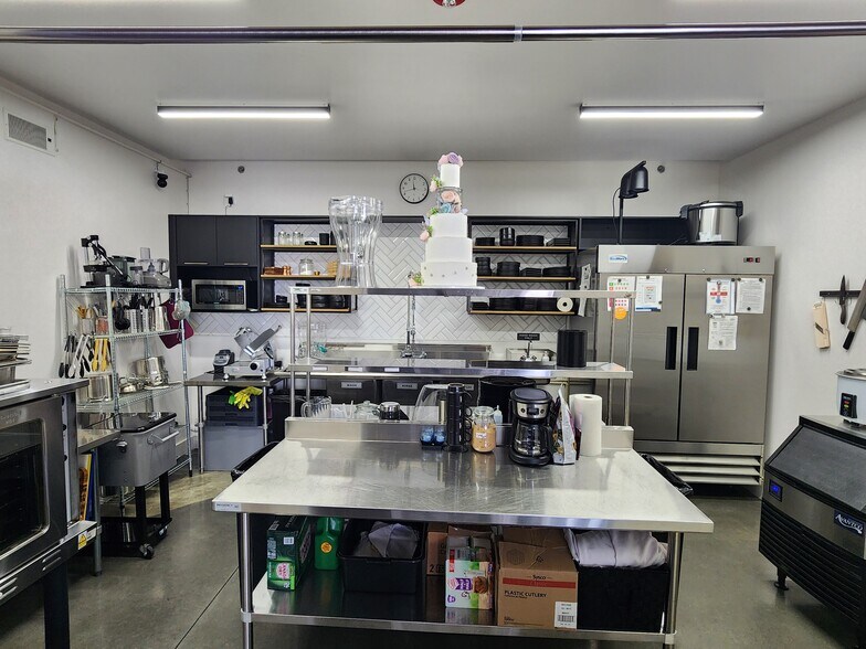 More Photos Of 6838 Hoffner Ave, Orlando Warehouse For Sale