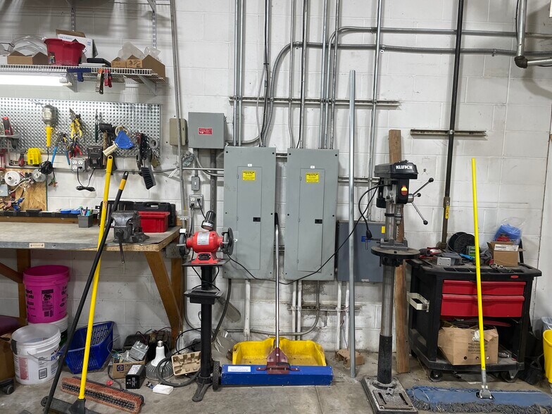 More Photos Of 2343 NW 135th Ln, Andover Manufacturing For Sale