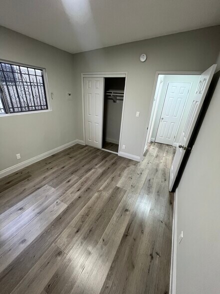 More Photos Of 732 W 76th St, Los Angeles Apartments For Sale