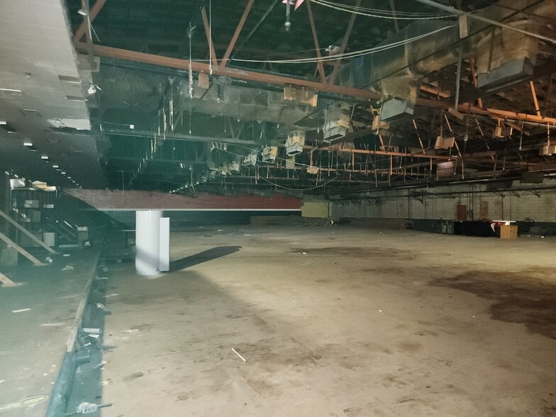 More Photos Of 1819 30th St, Bakersfield Bowling Alley For Sale