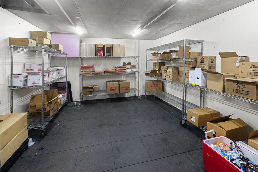 More Photos Of 560 Rolling Meadows, Fond Du Lac Light Distribution For Sale