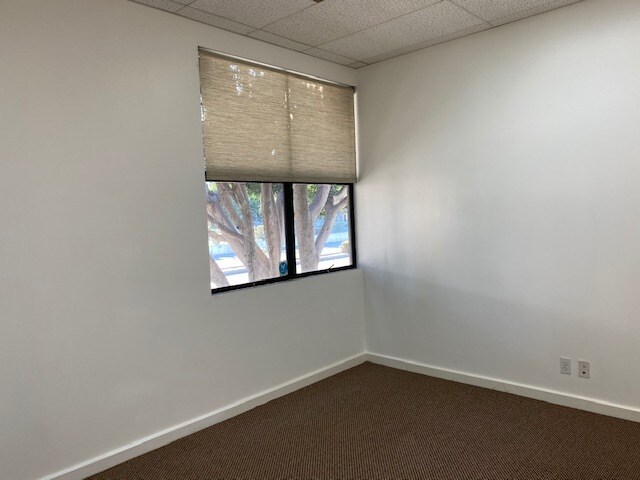 More Photos Of 2510 Main St, Santa Monica General Retail For Sale