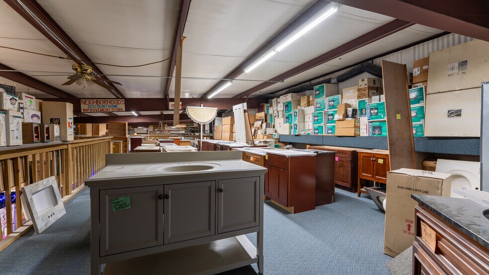 More Photos Of 19850 Houston Rd, Lebanon Showroom For Sale