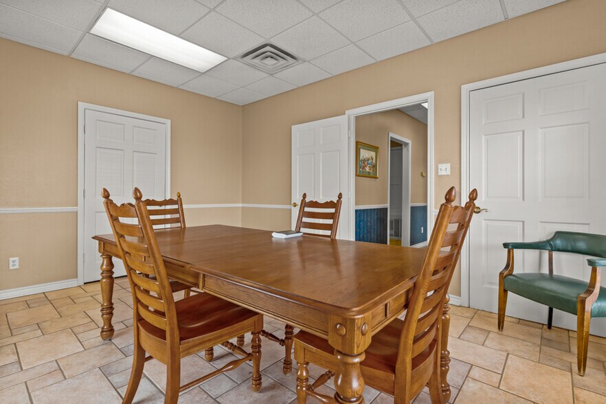 More Photos Of 112 US Highway 271 N, Gilmer Office For Lease