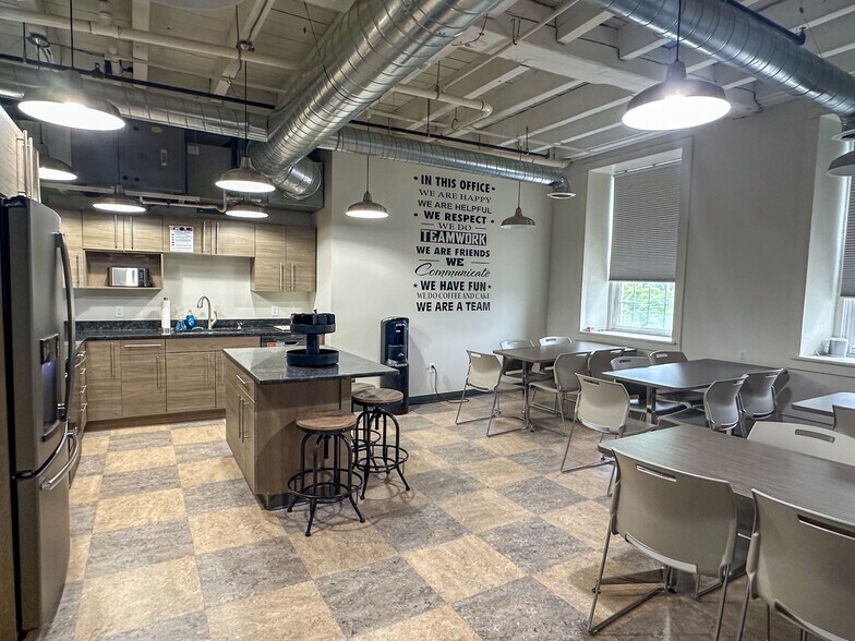 More Photos Of 410 Canal Pl, Little Falls Hotel For Lease