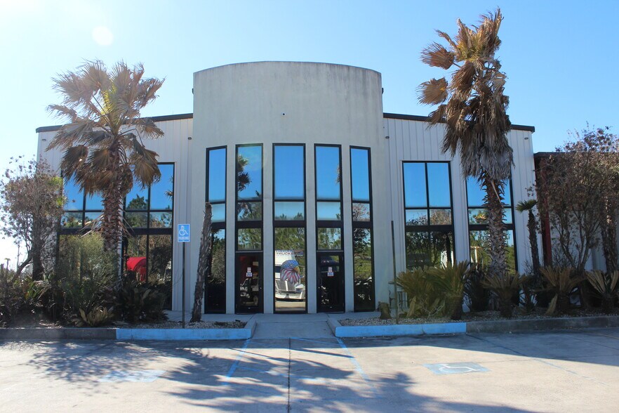 Primary Photo Of 9140 Canal Rd, Gulfport Light Distribution For Sale