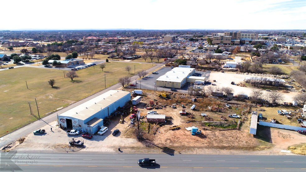 More Photos Of 1902 N Treadaway Blvd, Abilene Showroom For Sale