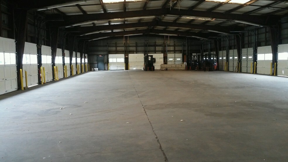More Photos Of 2324 Eskow Ave, Halethorpe Warehouse For Lease