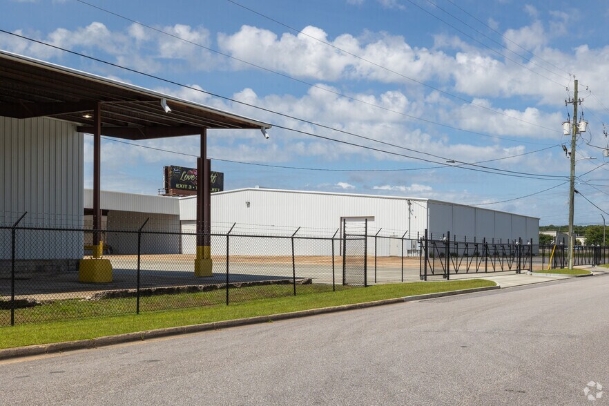 Primary Photo Of 3451 Georgia Pacific Ave, Mobile Warehouse For Sale