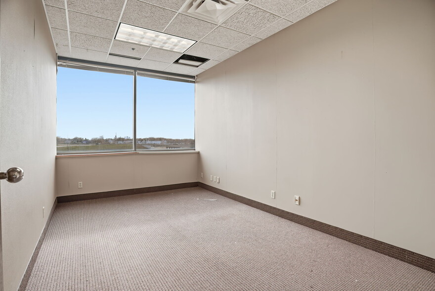 More Photos Of 941 Hillwind Rd NE, Minneapolis Medical For Sale