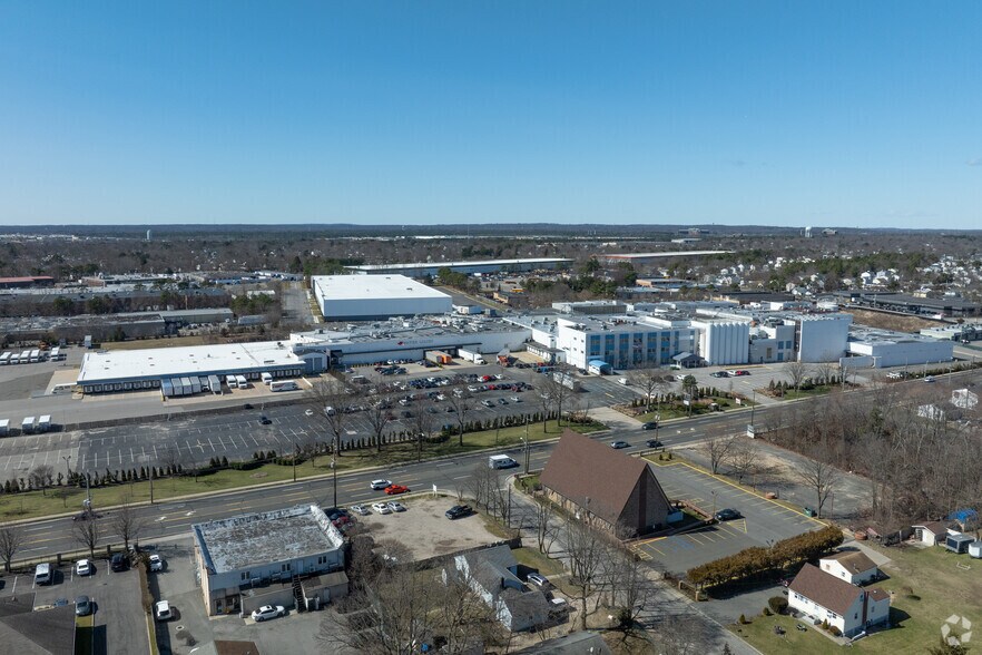 More Photos Of 1724 Fifth Ave, Bay Shore Warehouse For Lease