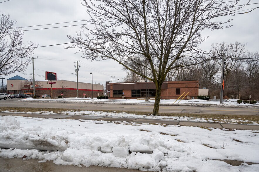More Photos Of 24225 5 Mile Rd, Redford Township Fast Food For Sale