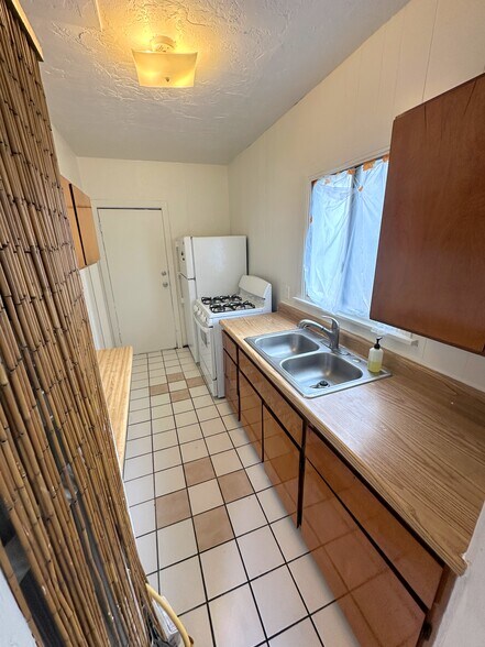 More Photos Of 901 N El Centro Ave, Los Angeles Apartments For Sale