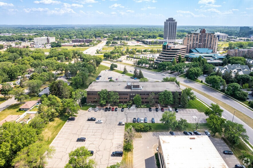 More Photos Of 7701 York Ave S, Edina Office For Lease