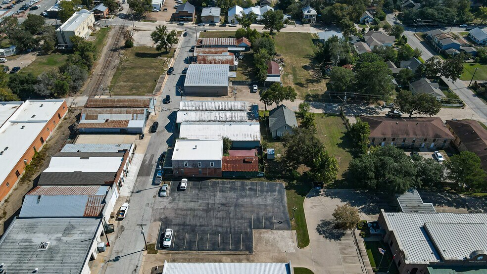 More Photos Of 201 W First St, Brenham Distribution For Sale