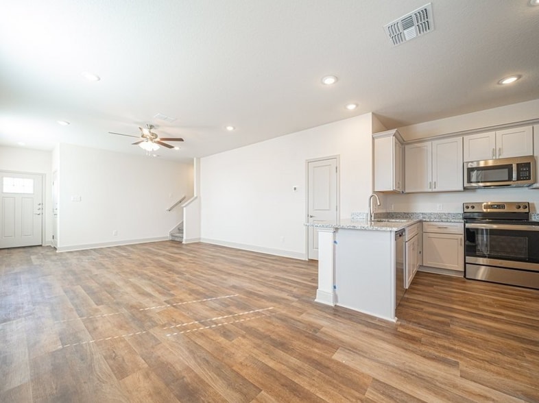 More Photos Of 6408 Segovia Ranch, San Antonio Apartments For Sale