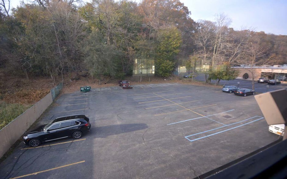 More Photos Of 183 S Central Ave, Hartsdale Freestanding For Lease