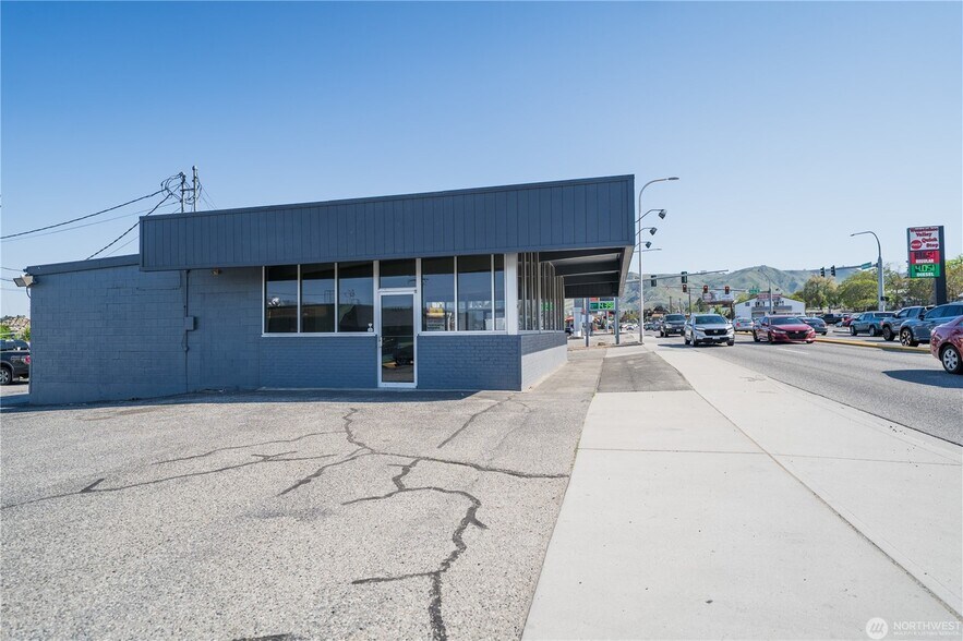 More Photos Of 849 S Mission St, Wenatchee General Retail For Sale