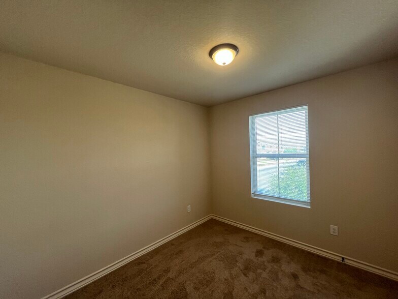 More Photos Of 7002 Donovan Way, San Antonio Apartments For Sale