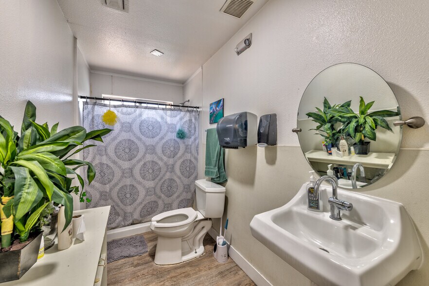 More Photos Of , Las Vegas Office For Sale