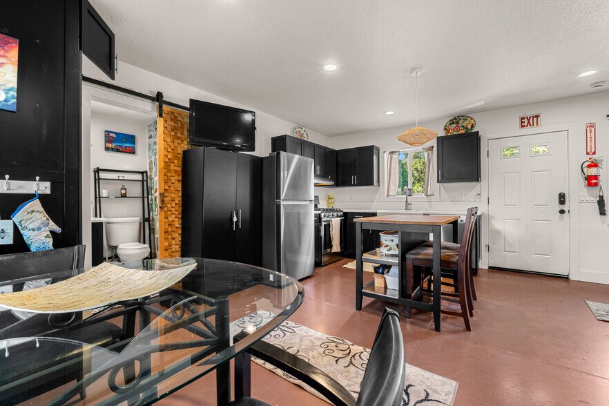 More Photos Of 320 Taylor Rd, Newcastle Specialty For Sale