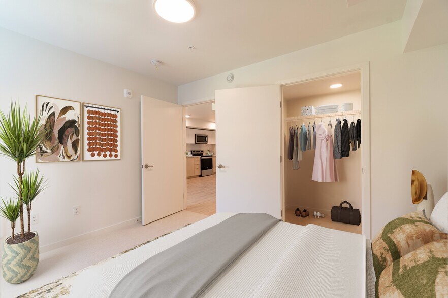 More Photos Of 132 NE 145th St, Shoreline Apartments For Lease